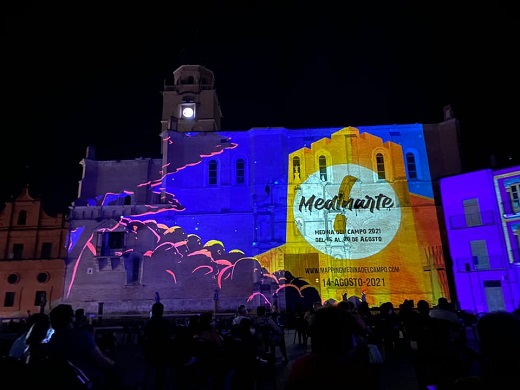Proyección de los Videomapping Inaugural “LA QUEMA DE MEDINA” y el “SEGUNDO RENACIMIENTO” en la Plaza Mayor de la Hispanidad, dentro de la programación del VI Mapping Me - Nuevas Tecnologías aplicadas a las artes escénicas de Castilla y León 2021.